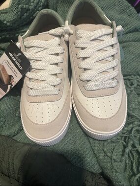 Reef White and Light Green Low-Top Sneakers